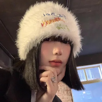 Высококачественные белые плюшевые вязаные женские шапки, осенне-зимние Корейские повседневные теплые шапочки с мелкой модной вышивкой Show Face Face
