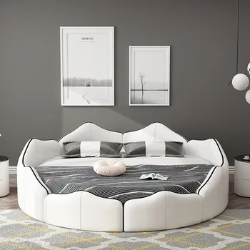 двуспальная кровать, современная простая светлая роскошная главная спальня, кожаная большая круглая кровать, свадебная кровать, отель, семейная пара, круглая кровать