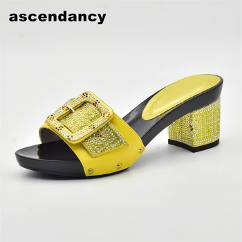 Новое поступление, Пикантная Женская обувь Желтого цвета, Вечерние Свадебные туфли, Украшенные стразами, Элегантные Женские туфли-лодочки без застежки
